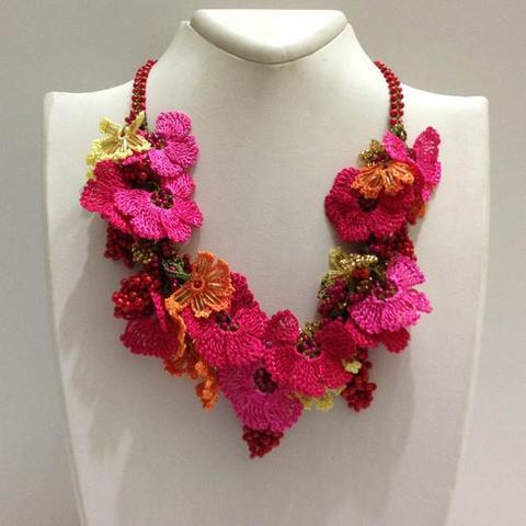 Pomagranate RED and HOT PINK Bouquet Necklace - Crochet crochet Lace Necklace