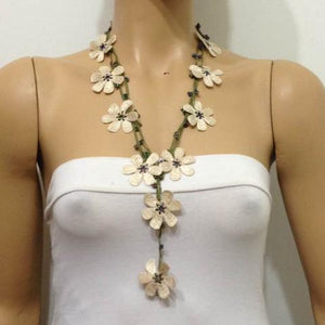 Beige crochet Flower Lariat Necklace with purplish black beads