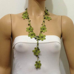 GREEN crochet Flower Lariat Necklace with purplish black beads