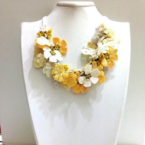 Yellow and White Bouquet Necklace - Crochet crochet Lace Necklace