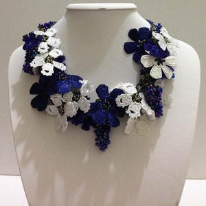 Navy and White Bouquet Necklace - Crochet crochet Lace Necklace