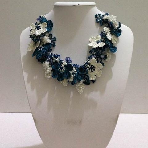 Teal and White Bouquet Necklace - Crochet crochet Lace Necklace